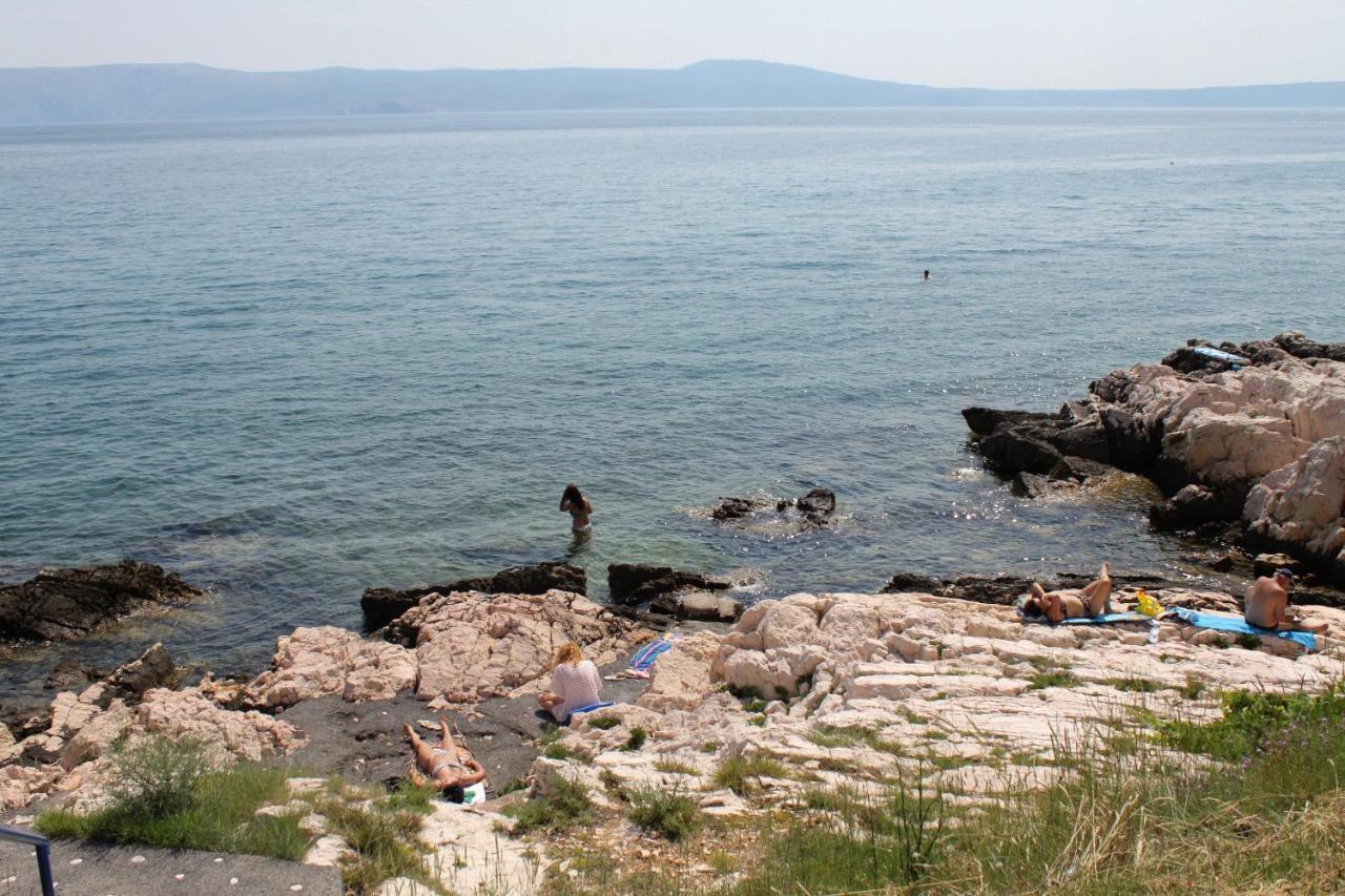 Apartments By The Sea Novi Vinodolski - 5558 Kültér fotó