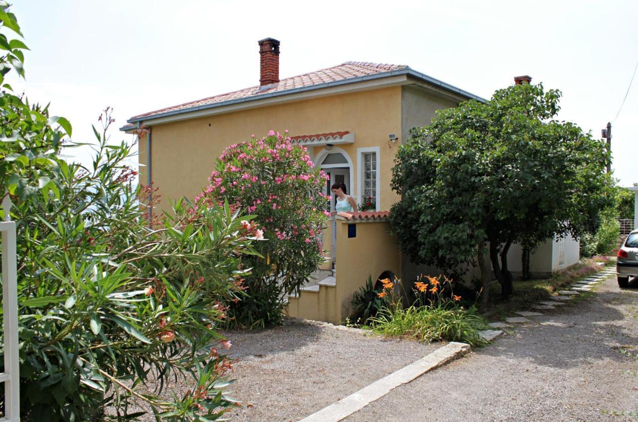 Apartments By The Sea Novi Vinodolski - 5558 Kültér fotó