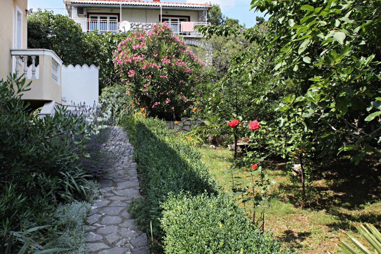 Apartments By The Sea Novi Vinodolski - 5558 Kültér fotó