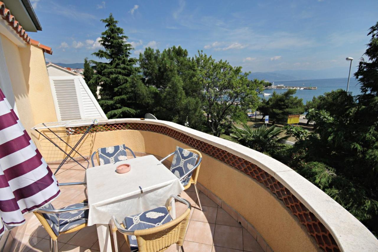 Apartments By The Sea Novi Vinodolski - 5558 Kültér fotó