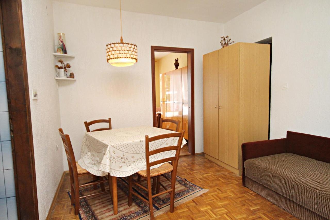 Apartments By The Sea Novi Vinodolski - 5558 Kültér fotó