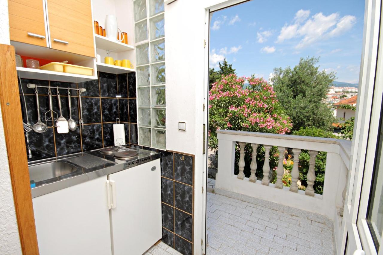 Apartments By The Sea Novi Vinodolski - 5558 Kültér fotó